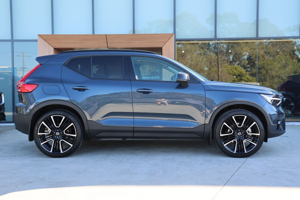 2026 Volvo XC40 XZ Ultra B4 Dark SUV Image 4