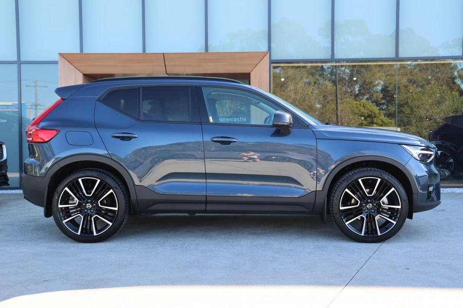 2026 Volvo XC40 XZ Ultra B4 Dark SUV Image 4