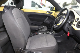 2013 Volkswagen Beetle 1L  Hatch image 11