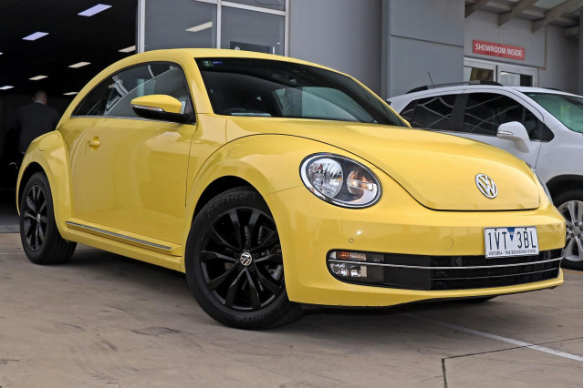 2013 Volkswagen Beetle 1L  Hatch image 1