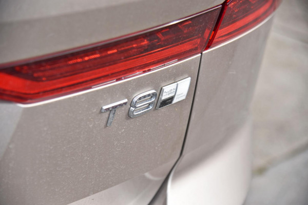 2025 MY26 Volvo XC60 UZ Ultra T8 Plug-in Hybrid Dark SUV Image 20