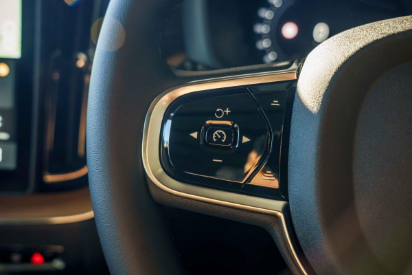 2026 Volvo XC60 UZ Ultra B5 Dark SUV Image 18