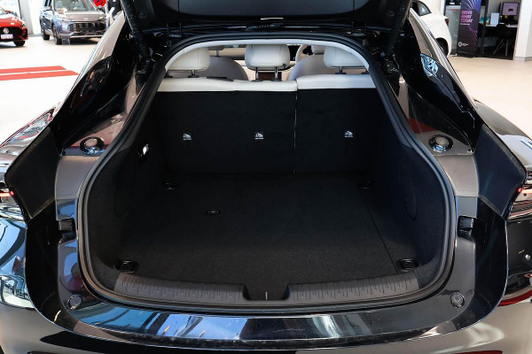 2025 MG IM5 P12L Platinum Hatch Image 16