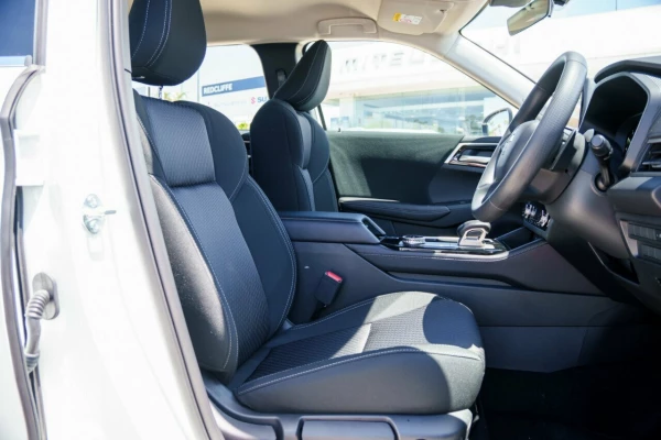 2026 MY25 Mitsubishi Outlander ZM ES SUV Image 18