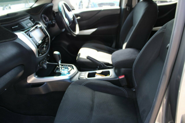 2018 Nissan Navara D23 Series 3 ST-X King Cab Pickup Image 17