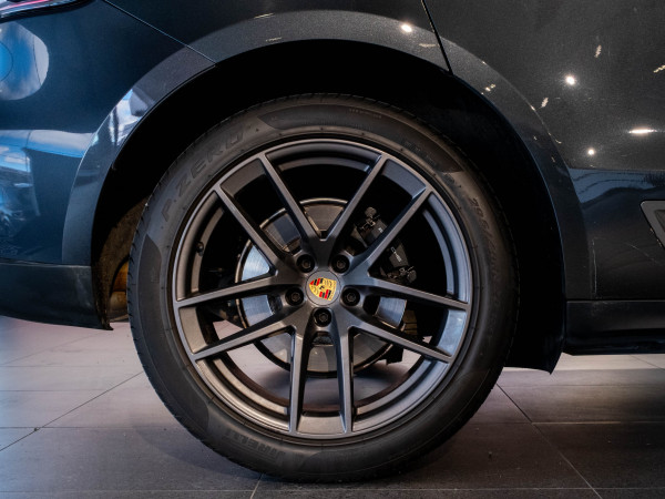 2023 Porsche Macan 95B T SUV image 6