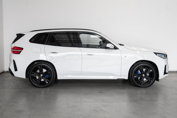 2025 BMW X3 G45 30e xDrive SUV image 3