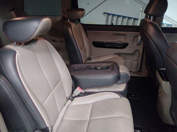 2015 MY16 Kia Carnival YP Platinum People Mover image 13