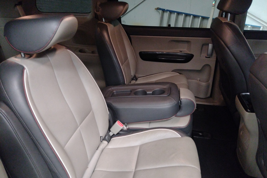 2015 MY16 Kia Carnival YP Platinum People Mover
