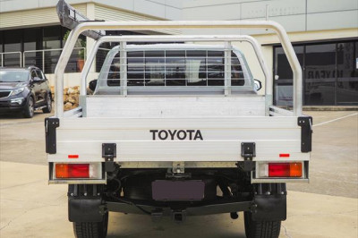 2018 Toyota Hilux GUN126R SR Cab chassis Image 3