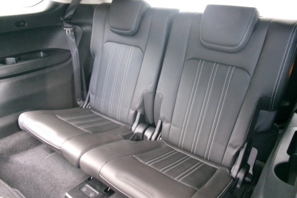 2023 MY24 Isuzu MU-X RJ LS-T SUV Image 9