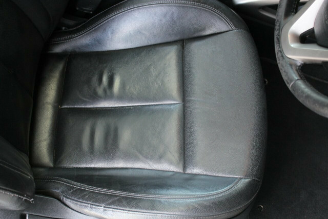 2012 Hyundai Veloster FS + Coupe Hatchback Mobile Image 26