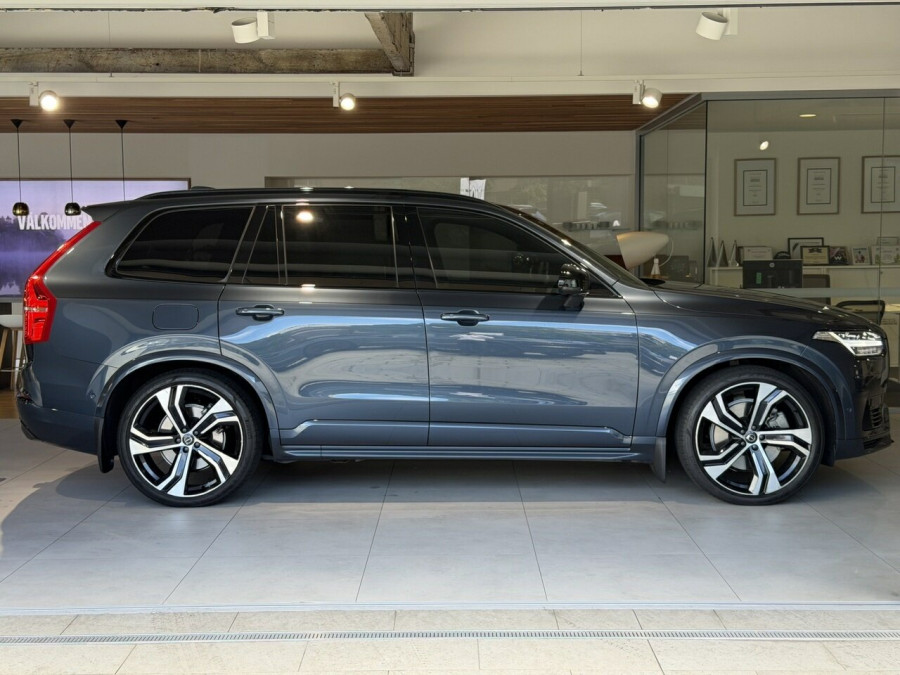 2022 Volvo XC90 L Series Recharge Plug-In Hybrid SUV Image 3