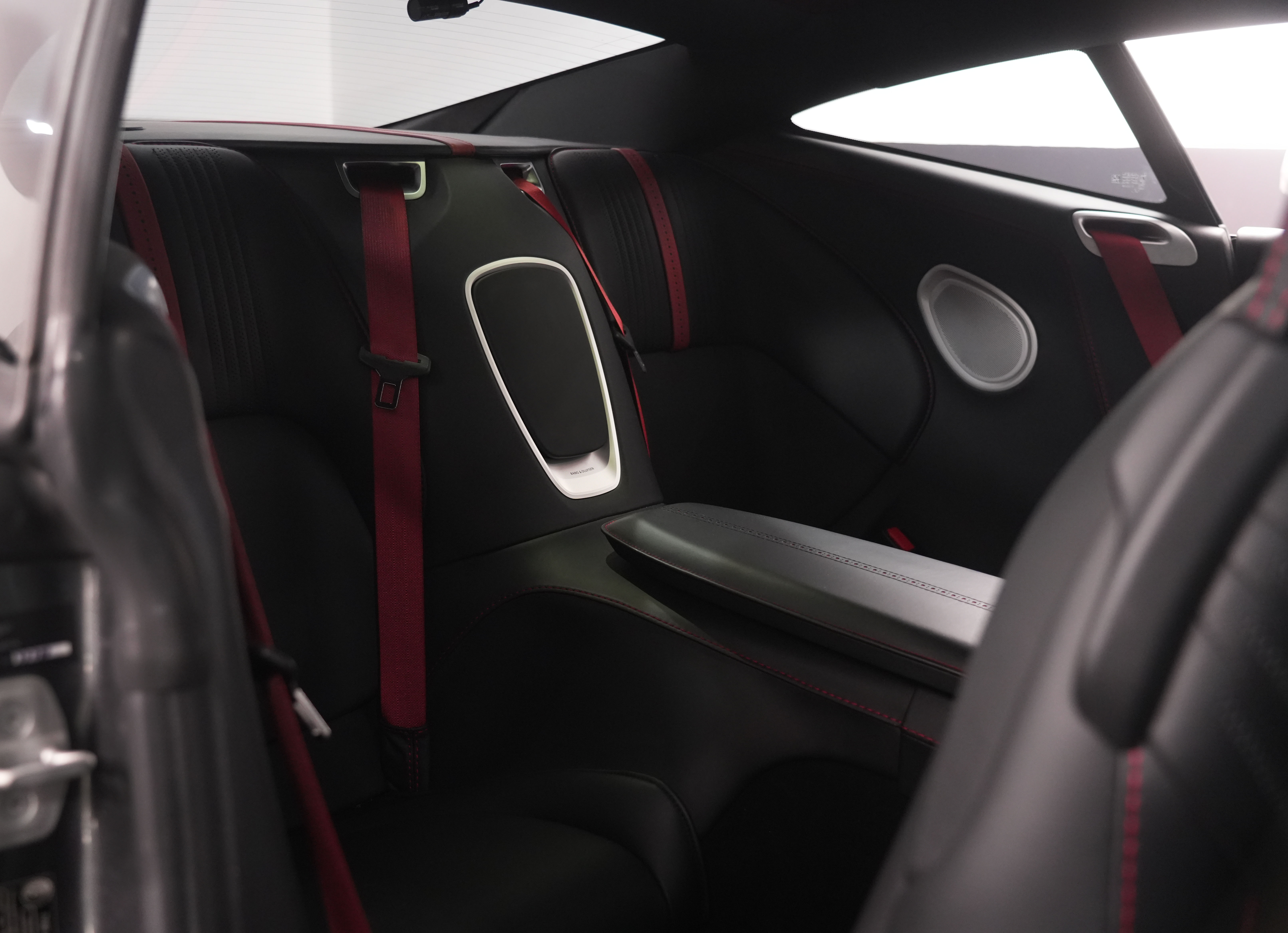 2018 Aston Martin DB11 Coupe Image 30