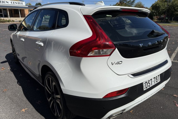 2017 MY18 Volvo V40 Cross Country M Series D4 Pro Hatch Image 5