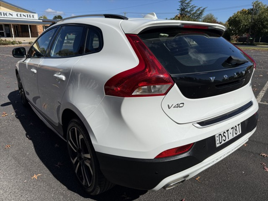 2017 MY18 Volvo V40 Cross Country M Series D4 Pro Hatch Image 5