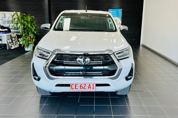 2021 Toyota HiLux Cab chassis Image 2