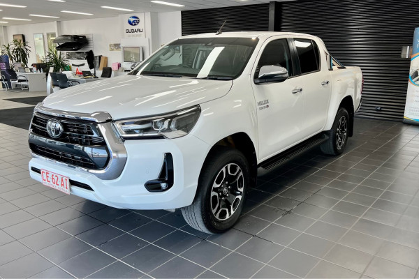 2021 Toyota HiLux Cab chassis Image 3