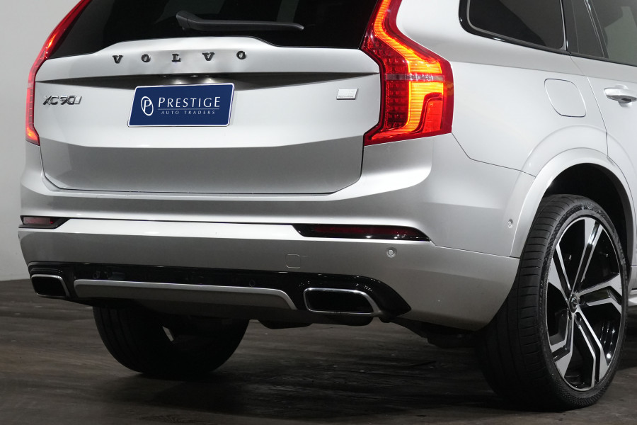 2021 Volvo XC90 L Series T8 Recharge SUV Image 8