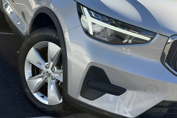 2025 Volvo XC40 XZ Plus B4 SUV Image 2