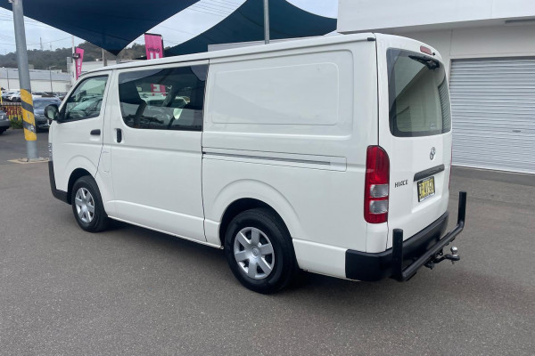 2018 Toyota Hiace TRH201R  Van Image 4