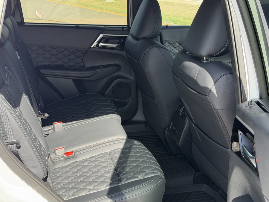 2025 MY24 Mitsubishi Outlander ZM PHEV Exceed SUV Image 17