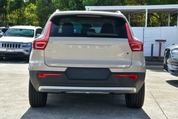 2024 MY25 Volvo XC40 XZ Ultra B4 Bright SUV Image 3