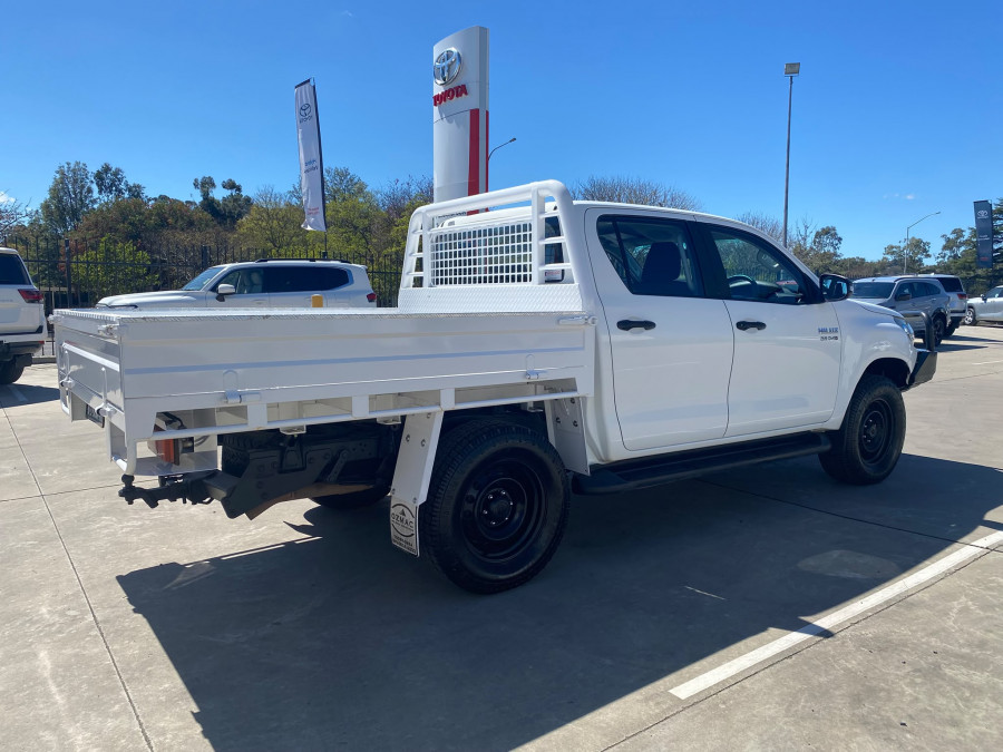 2019 Toyota HiLux  SR Dual Cab Cab Chassis Image 5