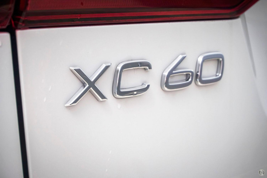 2026 Volvo XC60 UZ Plus T8 Plug-in Hybrid Dark SUV Image 8