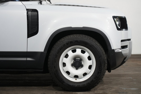 2023 Land Rover Defender L663 110 P300 SUV image 5
