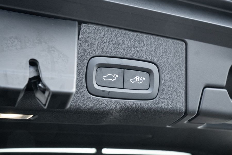 2026 Volvo XC60 UZ Ultra B5 Dark SUV