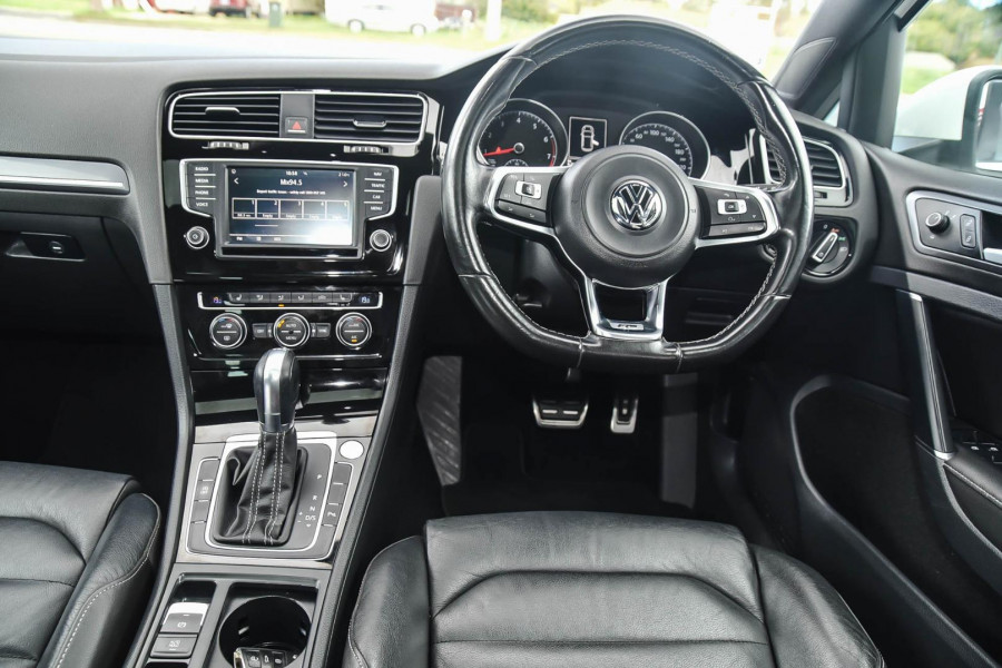 2016 Volkswagen Golf VII  110TSI 110TSI - Highline Hatch Image 17