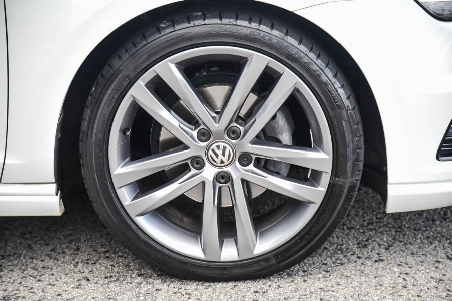 2016 Volkswagen Golf VII  110TSI 110TSI - Highline Hatch Image 6