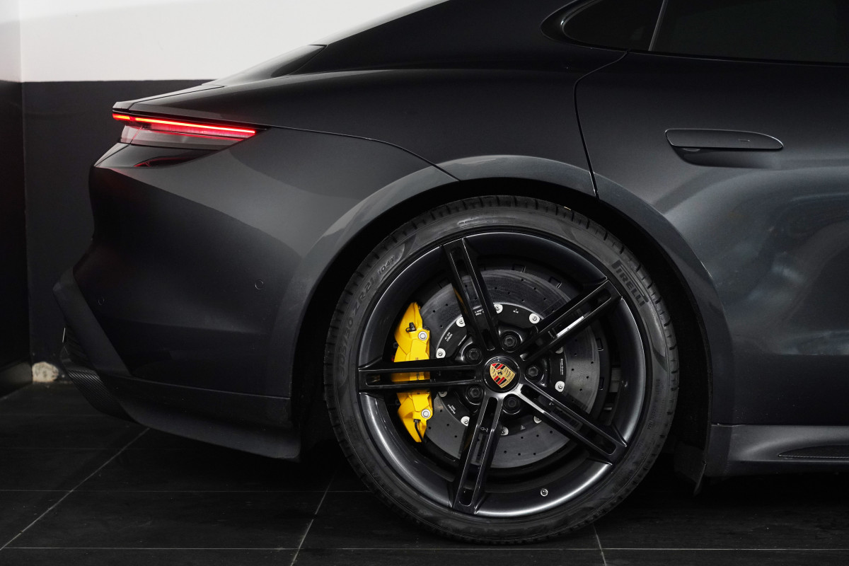2020 Porsche Taycan Turbo S Coupe Image 6