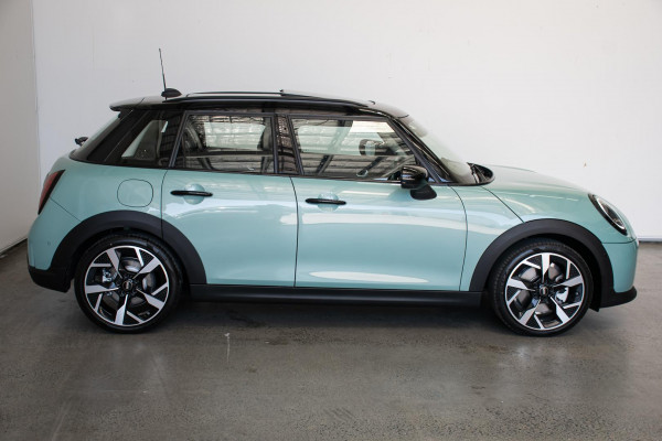2026 MINI Cooper F65 C Classic Hatch image 3