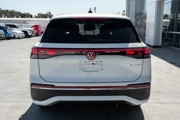 2026 Volkswagen Tayron R4 150TSI eHybrid Elegance SUV Image 5