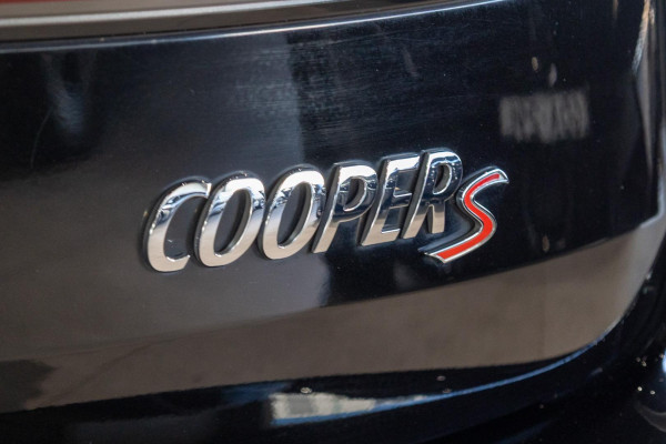 2020 MINI Clubman F54 LCI Cooper S Classic Wagon image 19