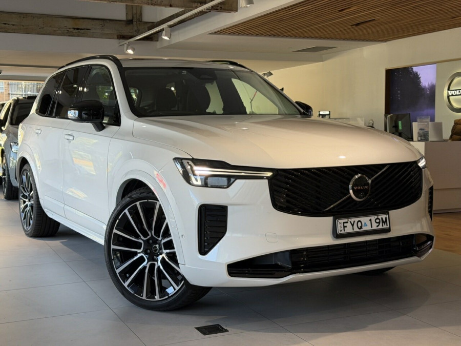 2025 Volvo XC90 L Series Ultra T8 Plug-In Hybrid SUV Image 1