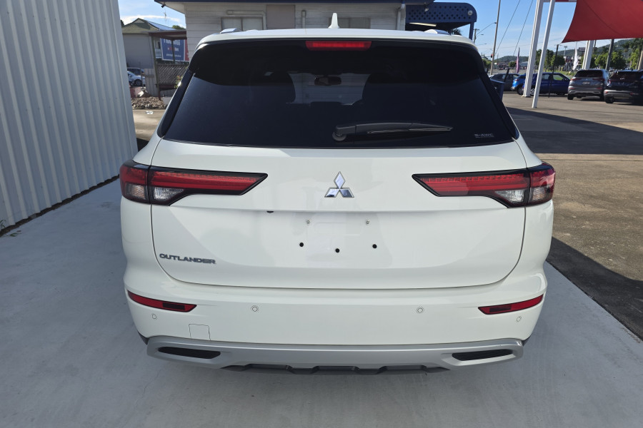 2024 Mitsubishi Outlander ZM LS SUV Image 6