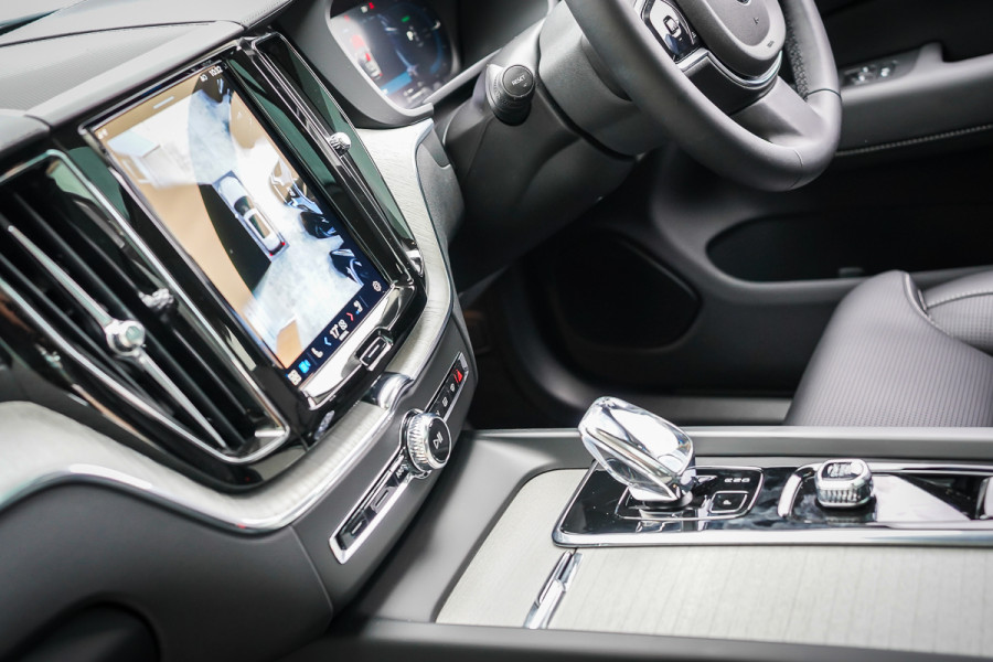 2025 Volvo XC60 UZ Ultra T8 Plug-In Hybrid SUV Image 33
