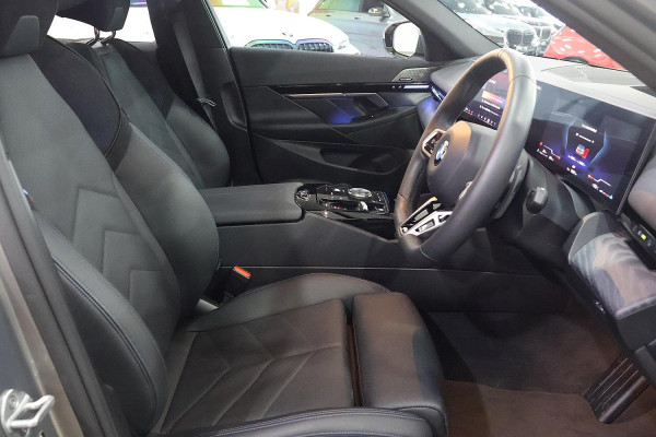 2023 BMW 5 Series G60 520i M Sport Sedan image 11