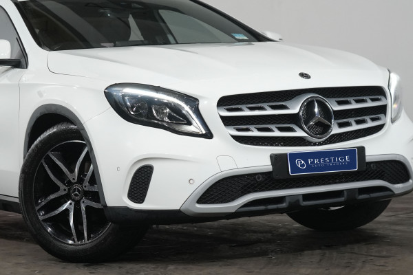 2019 Mercedes-Benz GLA-Class 180 SUV image 2