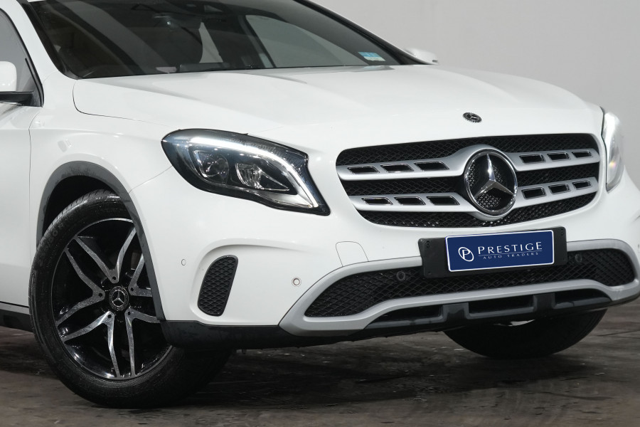 2019 Mercedes-Benz GLA-Class 180 SUV Image 2
