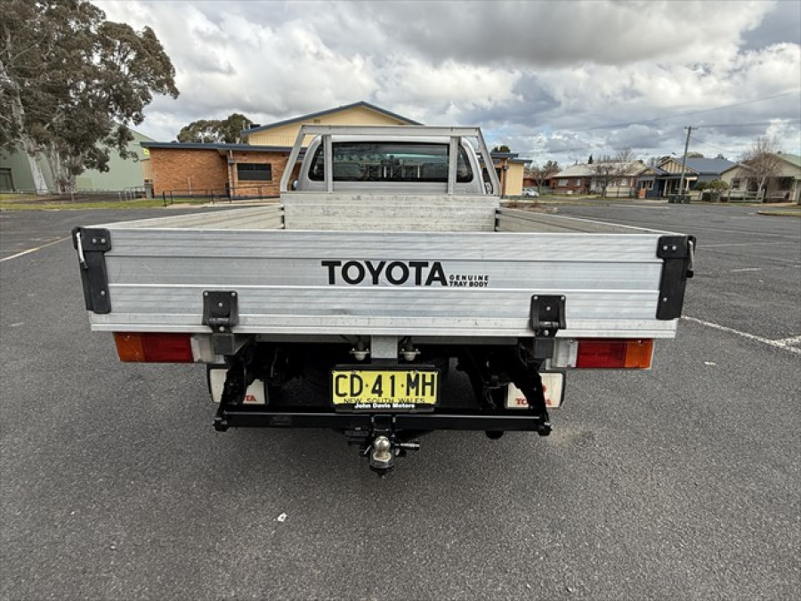 2015 MY14 Toyota HiLux WorkMate Single Cab Chassis Image 4