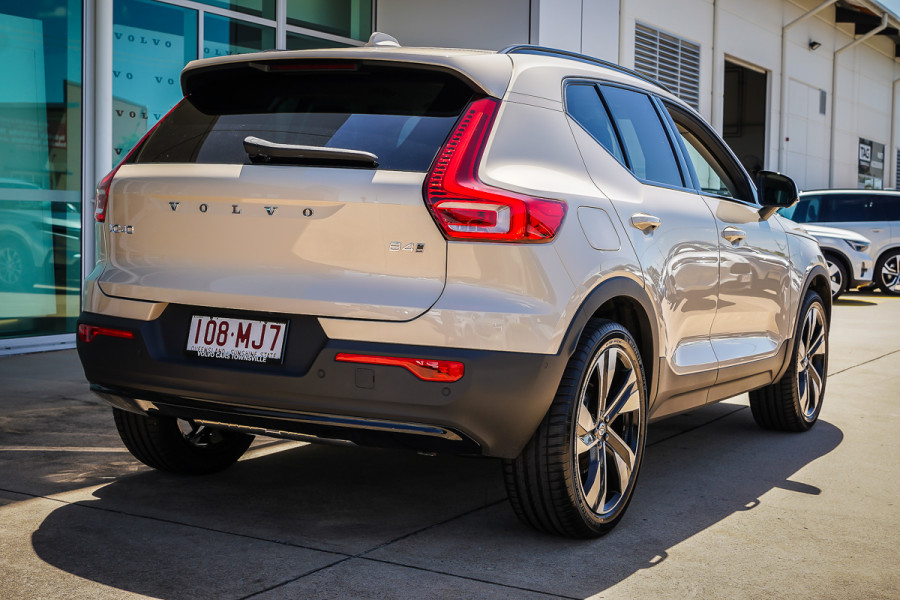 2024 MY25 Volvo XC40 XZ Ultra B4 Dark SUV Image 12