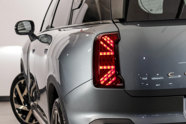 2025 MINI Countryman U25 C Favoured SUV image 6