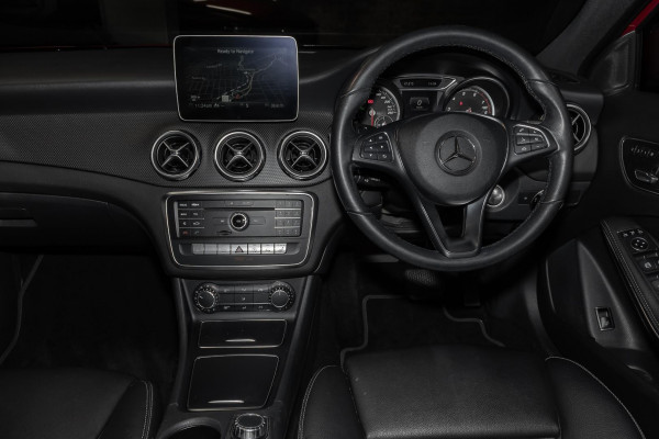 2018 Mercedes-Benz GLA-Class X156 GLA180 SUV image 7