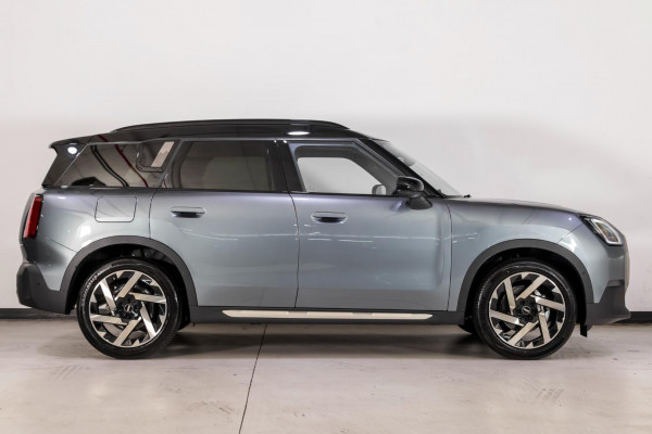 2025 MINI Countryman U25 C Favoured SUV image 7