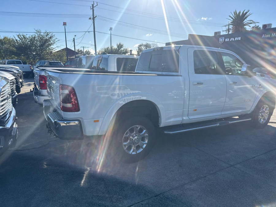 2021 MY22 Ram 2500 DJ Laramie Ute Image 3