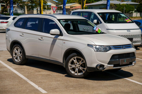 2014 MY14.5 Mitsubishi Outlander ZJ ES Wagon Image 1